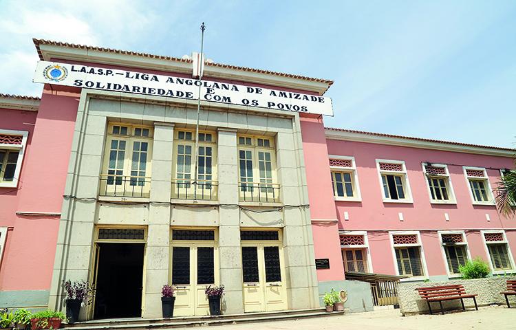 LIGA NACIONAL AFRICANA RECEBE ORDEM PARA DESOCUPAR SEDE QUE FUNDOU HÁ 72 ANOS